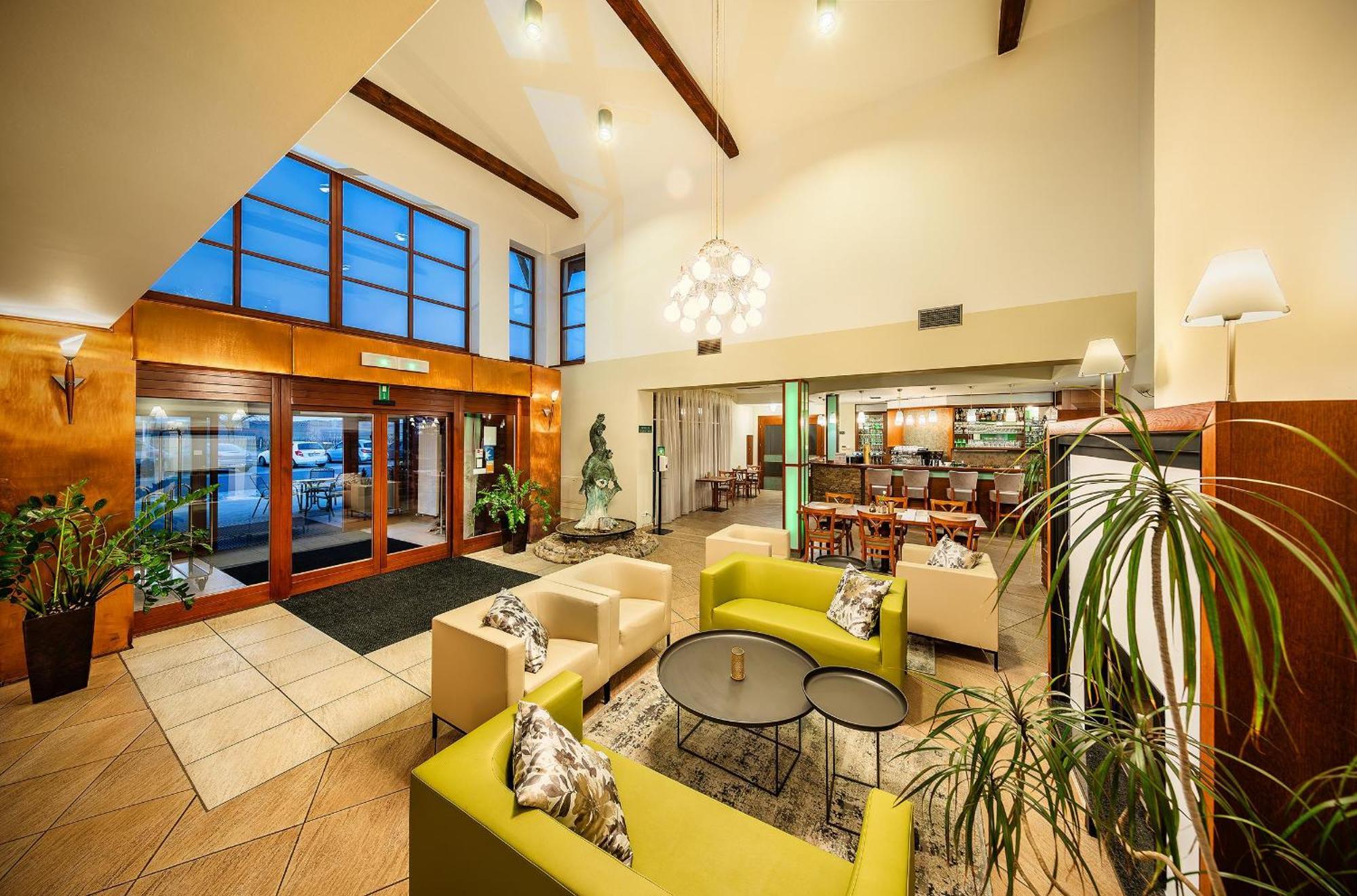 Wellness Hotel Happy Star Гнанице Экстерьер фото