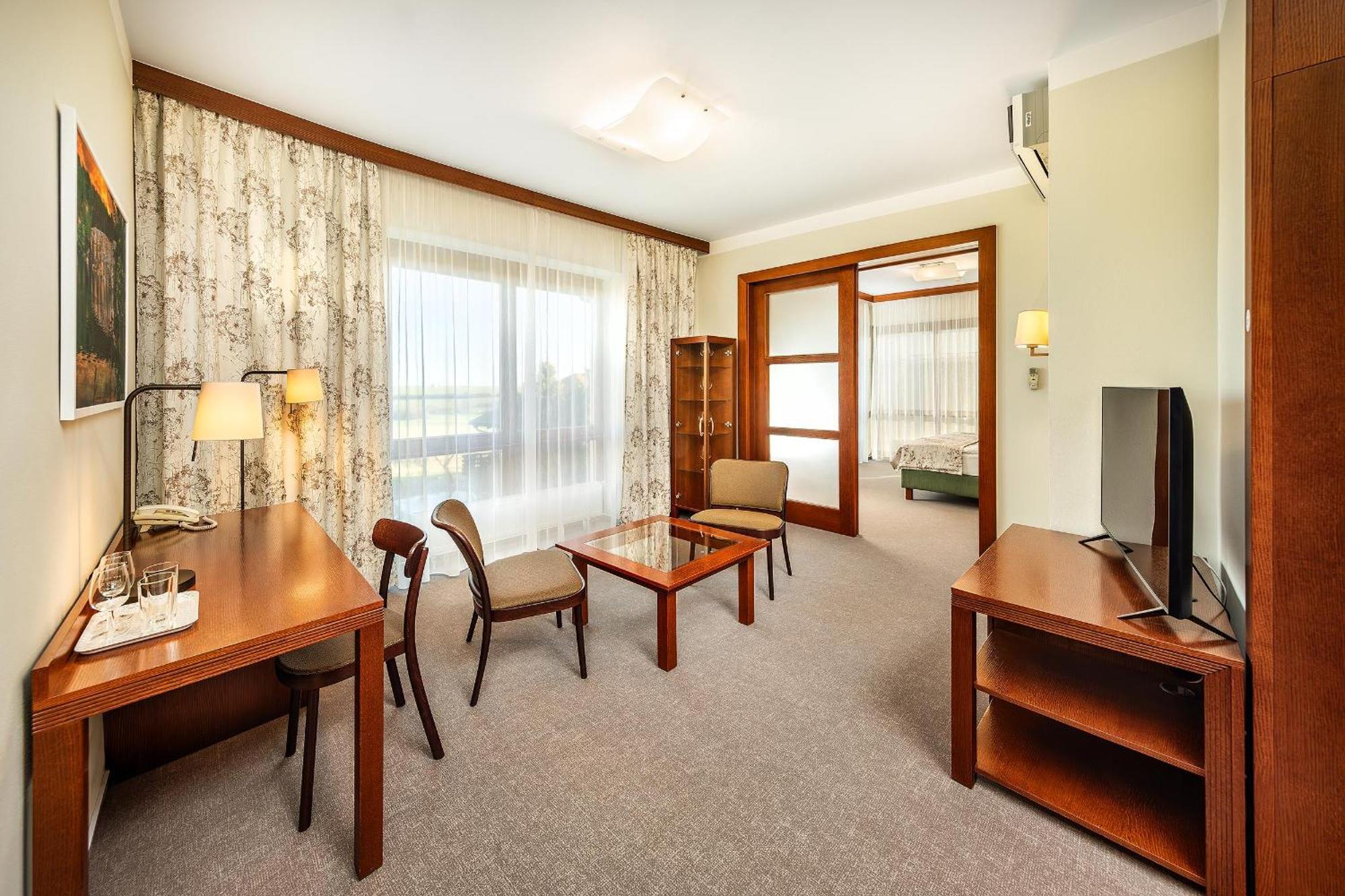 Wellness Hotel Happy Star Гнанице Экстерьер фото