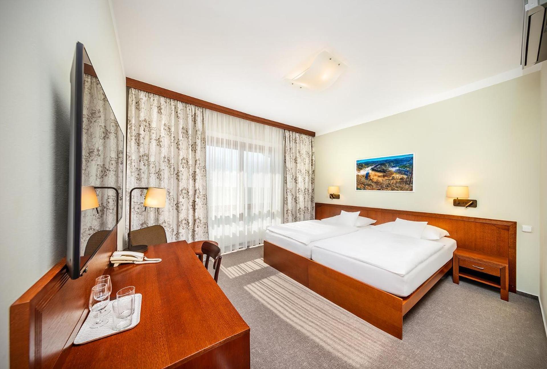 Wellness Hotel Happy Star Гнанице Экстерьер фото