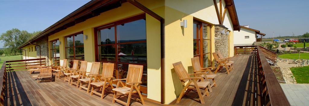 Wellness Hotel Happy Star Гнанице Экстерьер фото