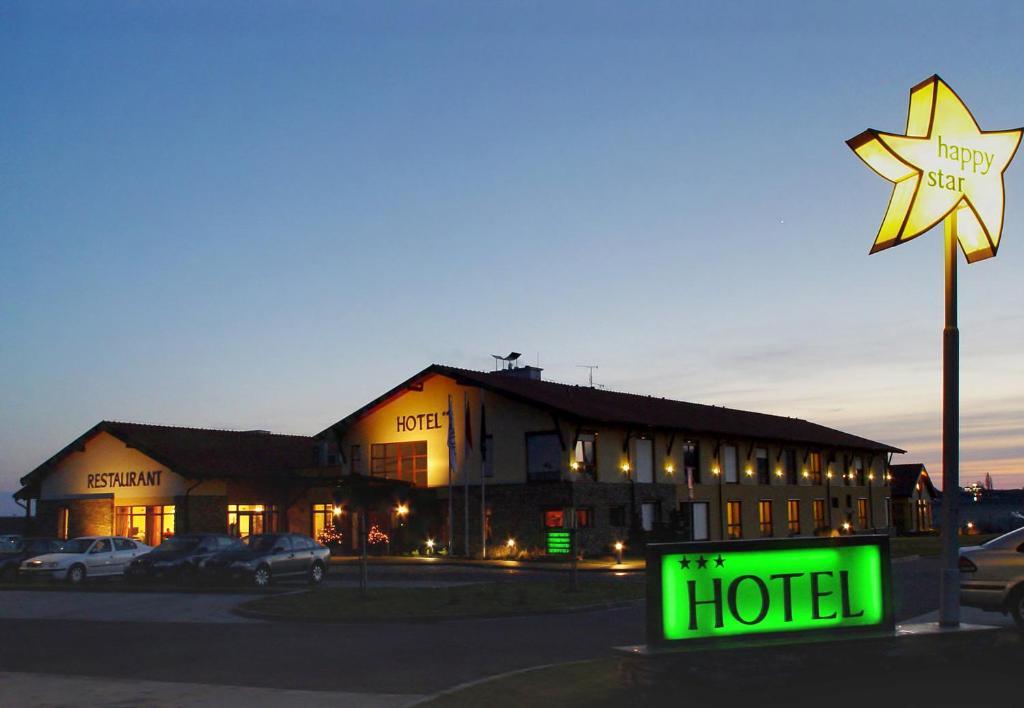 Wellness Hotel Happy Star Гнанице Экстерьер фото