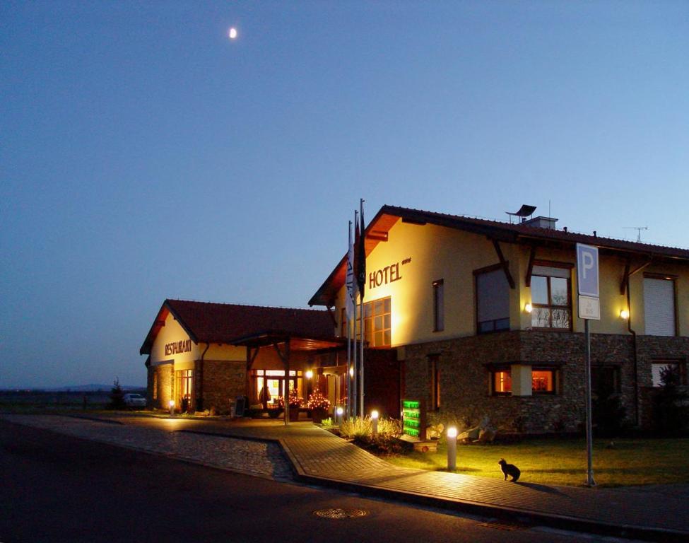 Wellness Hotel Happy Star Гнанице Экстерьер фото