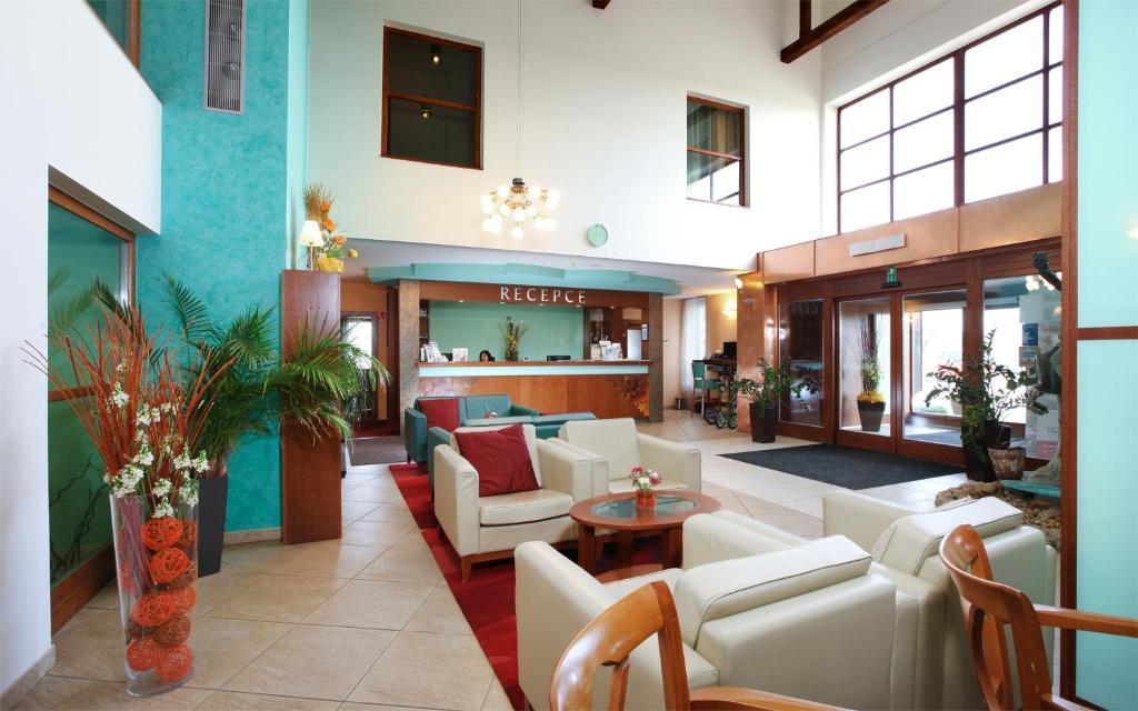 Wellness Hotel Happy Star Гнанице Экстерьер фото
